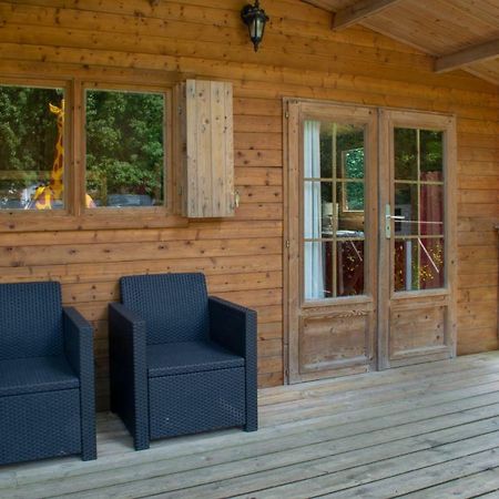 Отель Camping Des Rochers Des Parcs Клеси Экстерьер фото