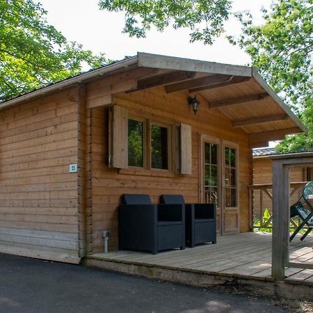 Отель Camping Des Rochers Des Parcs Клеси Экстерьер фото