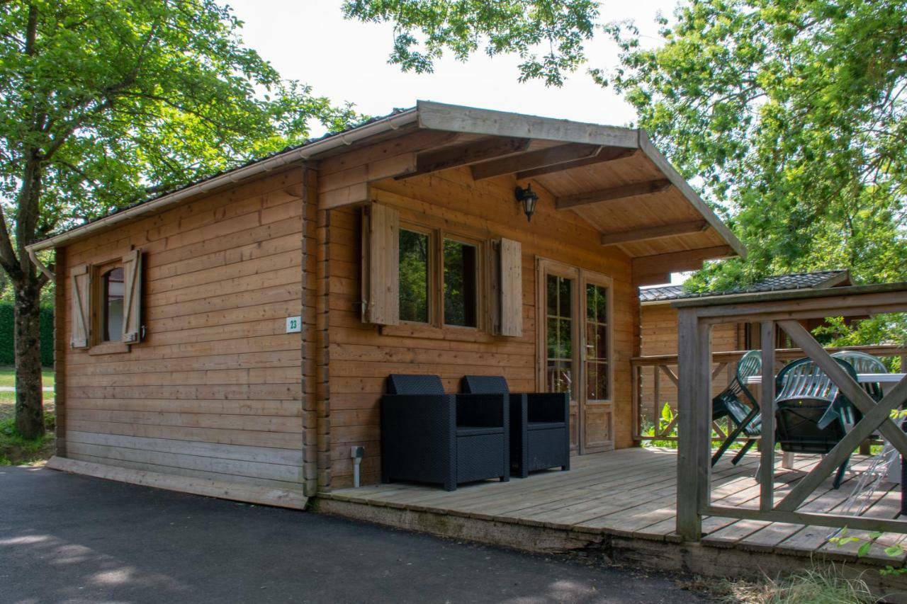 Отель Camping Des Rochers Des Parcs Клеси Экстерьер фото